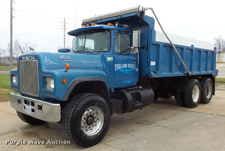 1987 Mack R686ST dump truck - L3608