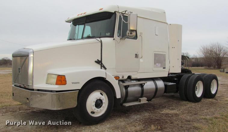 1996 Volvo WIA semi truck - J2623
