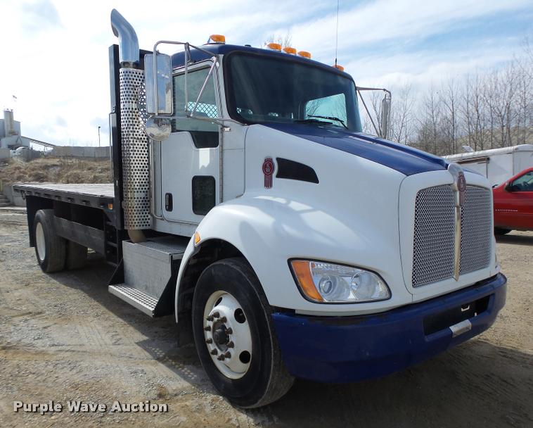 2010 Kenworth T370 flatbed truck - DA3340