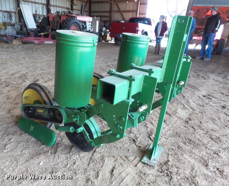 John Deere 71 planter - CC9540