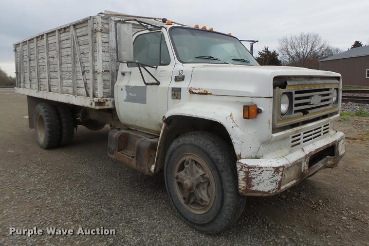 1979 Chevrolet C70 grain truck - DA9437