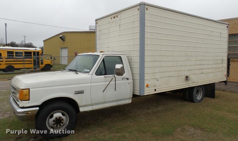 1989 Ford F350 box truck - DS9114