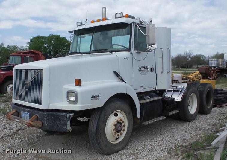 1998 Volvo WG semi truck - F1858