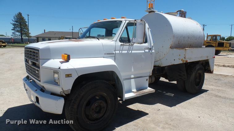 1989 Ford F600 tank truck - L2363