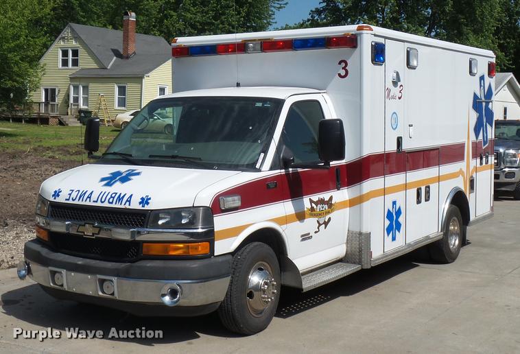 2009 Chevrolet Express 3500 ambulance - DD9437