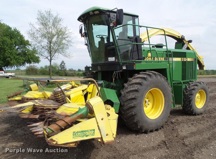 1997 John Deere 6910 forage harvester - L5556