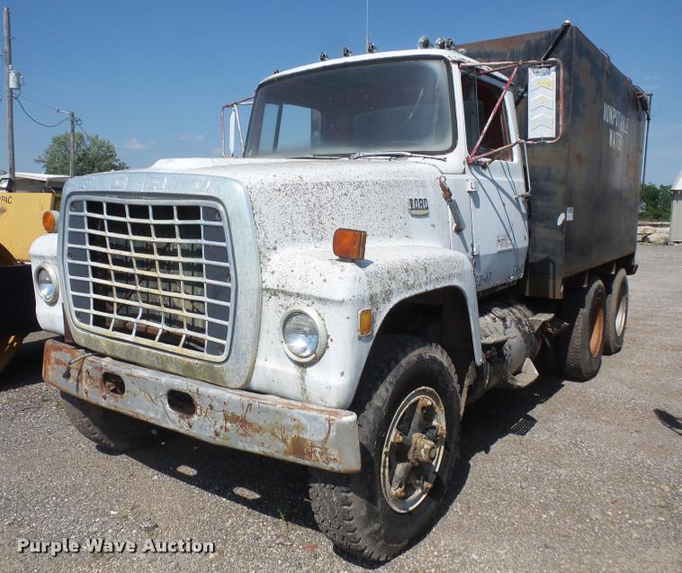 1970 Ford 9000 tank truck - DA6320