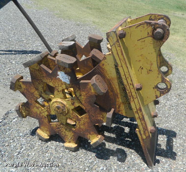 John Deere 310SJ trench compactor - DB1066