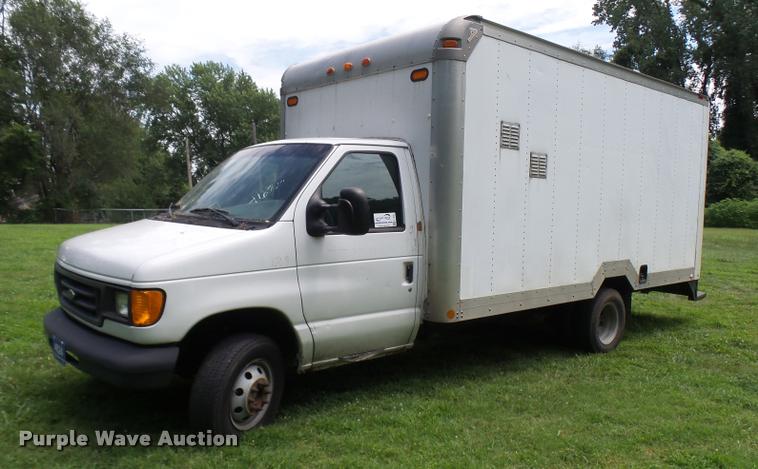 2003 Ford E350 Super Duty delivery van - K1859