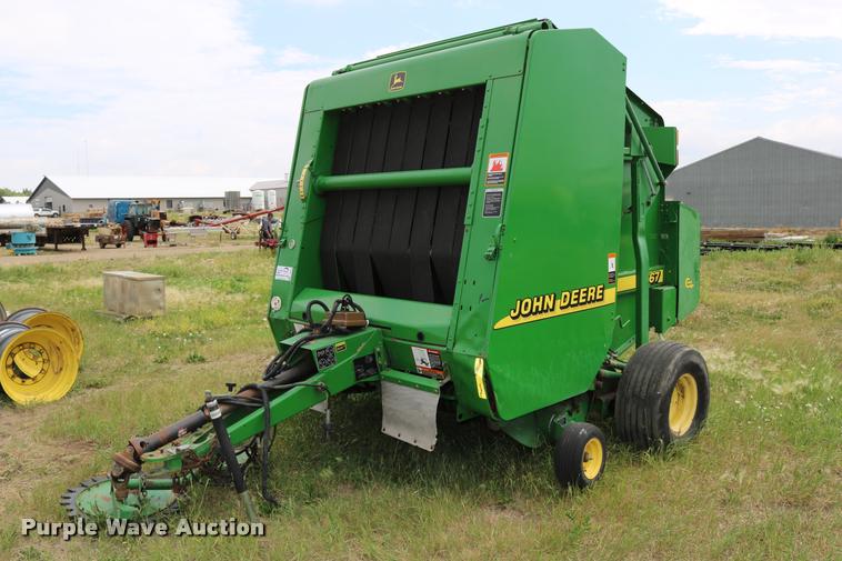 2001 John Deere 567 round baler - DB9377