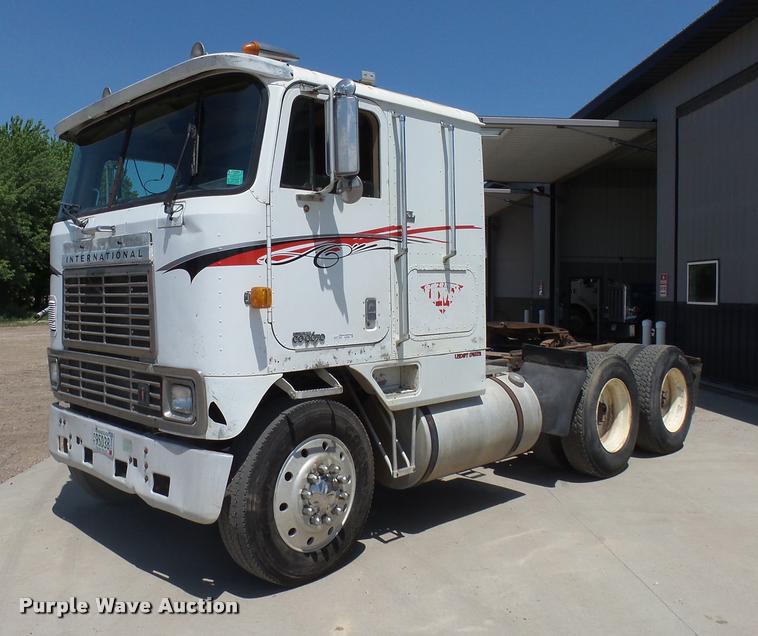 1983 International CO-9670 semi truck - DH9666