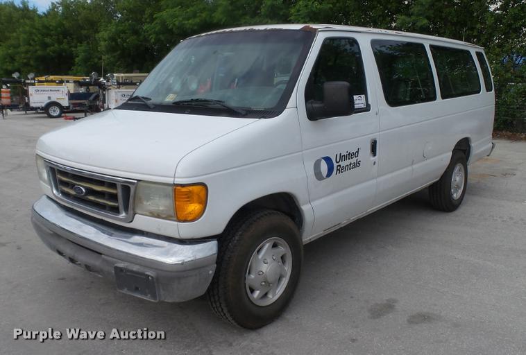 2006 Ford E350 Extended van - DA1104