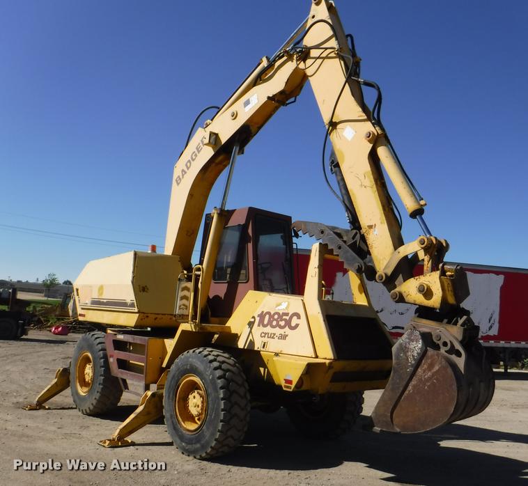 Badger 1085C Cruiz-Air rubber tire excavator - K5873
