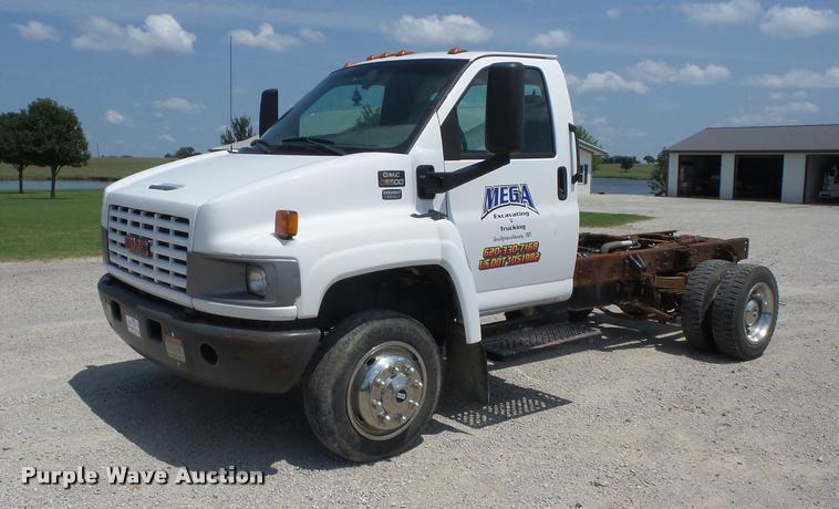 2004 GMC C5500 truck cab and chassis - K6447