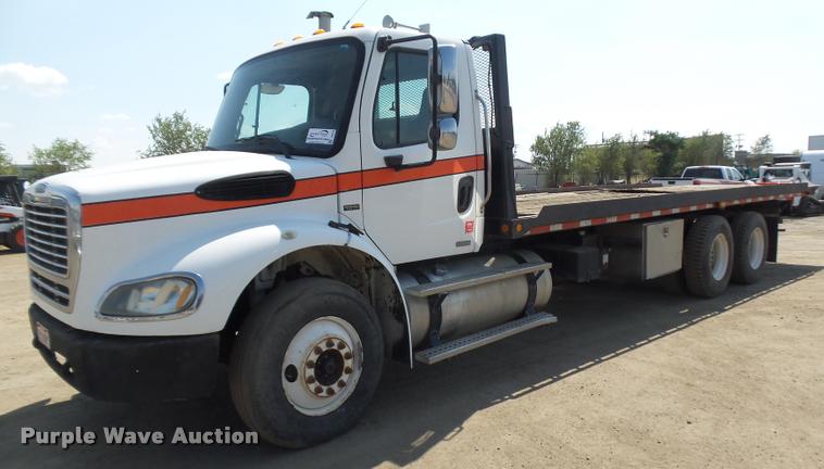 2005 Freightliner Business Class M2 rollback truck - DB6235