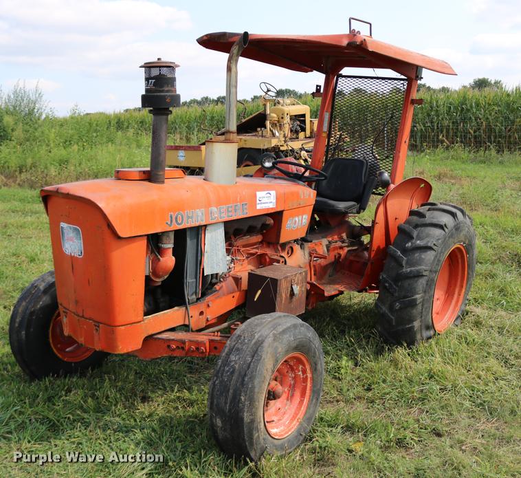 John Deere 401B tractor - DD0177