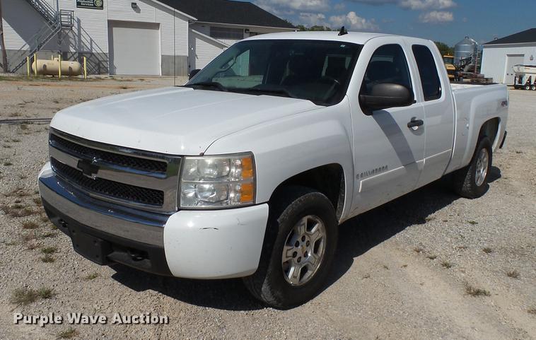 2008 Chevrolet Silverado 1500 Ext. Cab pickup truck - DC2549