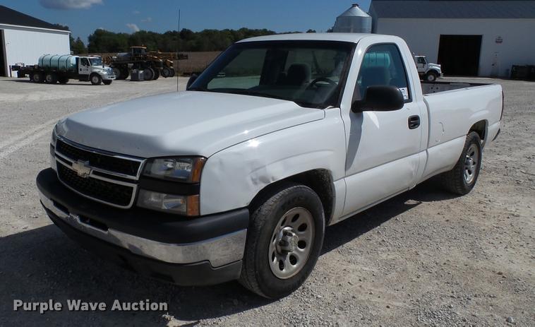 2007 Chevrolet Silverado Classic 1500 pickup truck - DC2555