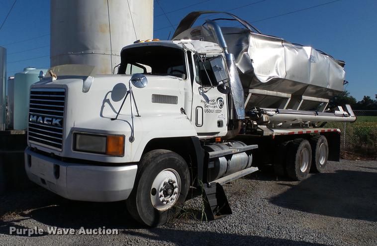 1998 Mack CH613 seed tender truck - DC2562