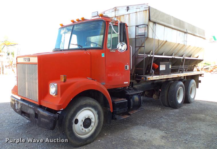 1986 Volvo White WCS64T seed tender truck - DC2656
