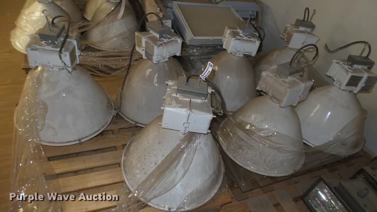(16) high-pressure sodium shop light fixtures - EB9298