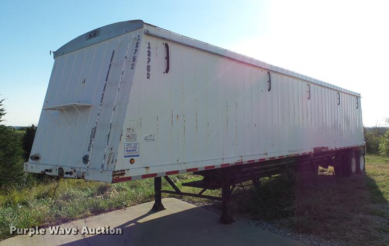 2008 Farm-master double hopper bottom grain trailer - DC2528