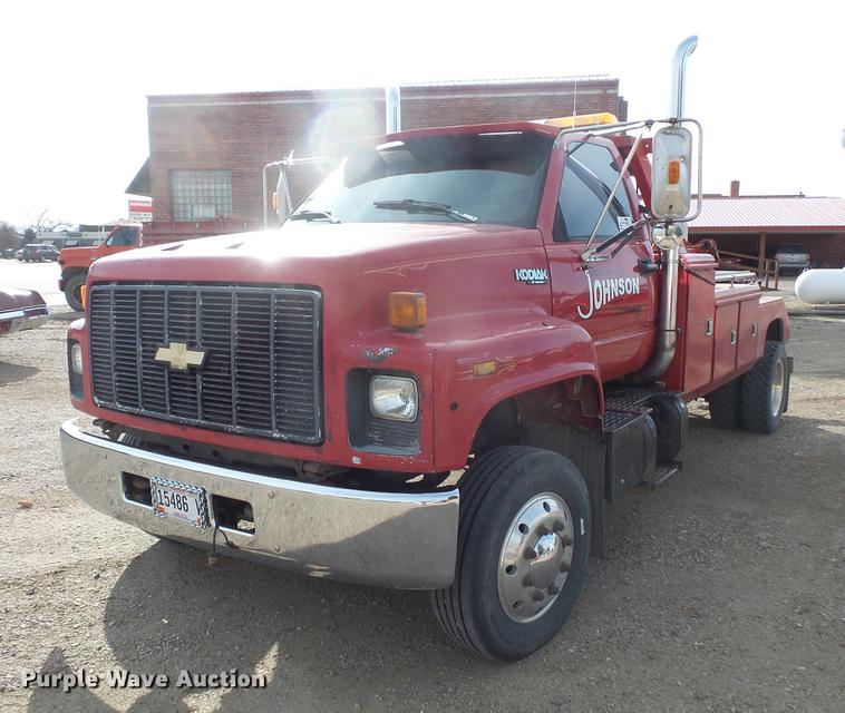 1994 Chevrolet Kodiak wrecker truck - DB8044