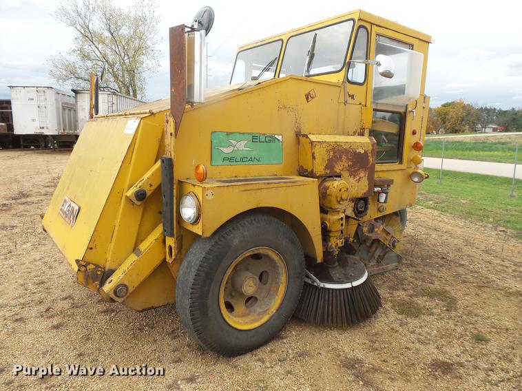 Elgin Pelican S street sweeper - DB8051