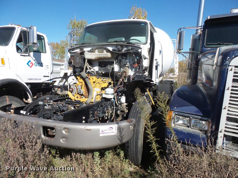 2005 Sterling L8500 ready mix truck - DB8069