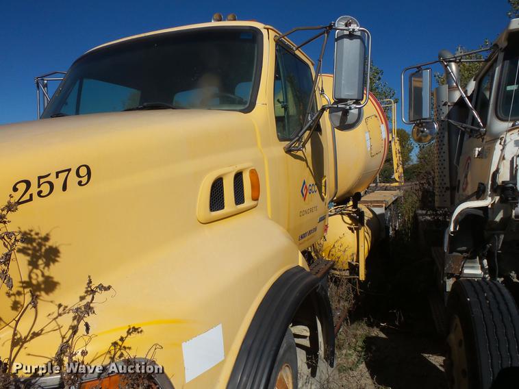 2004 Sterling L8500 ready mix truck - DB8071