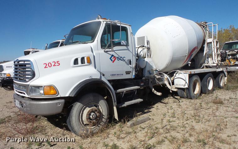 2007 Sterling L8500 ready mix truck - DB8072