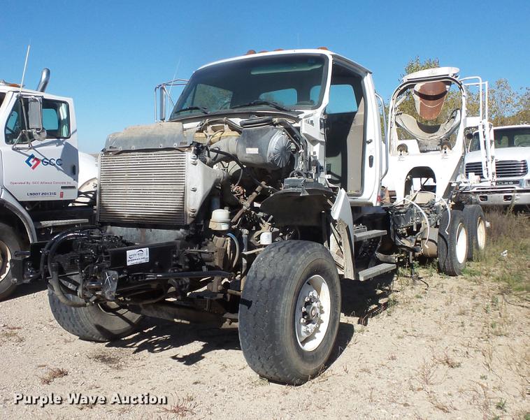 2005 Sterling L8500 ready mix truck chassis - DB8073