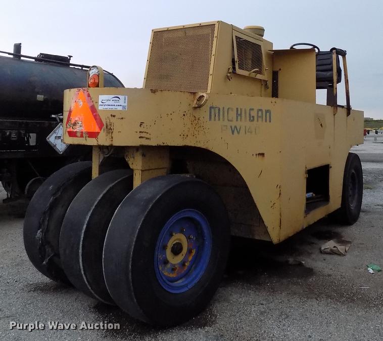 Michigan RW140 pneumatic roller - DC4841