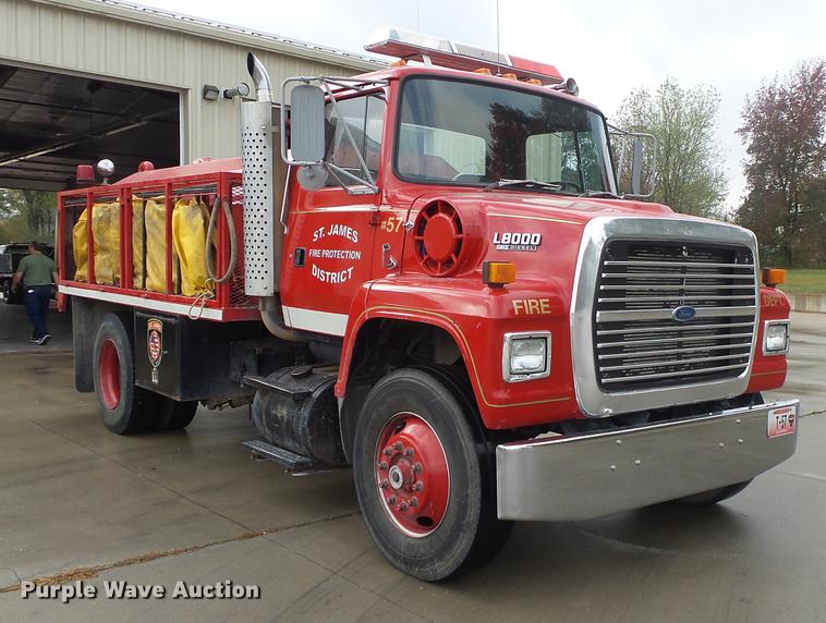 1991 Ford LN8000 tank truck - DB7353