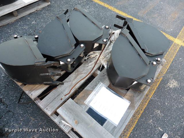 (5) 10" buckets with three teeth - G1594