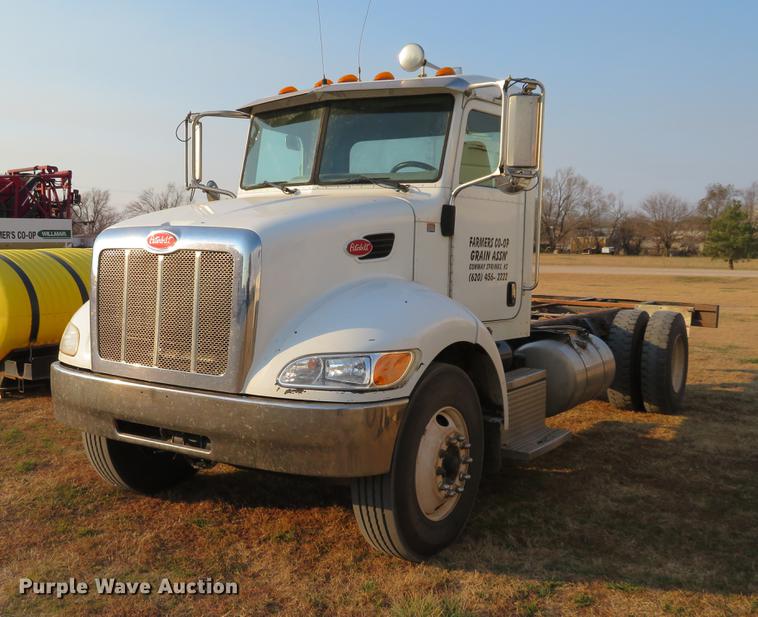 2008 Peterbilt 335 truck cab and chassis - DC0809