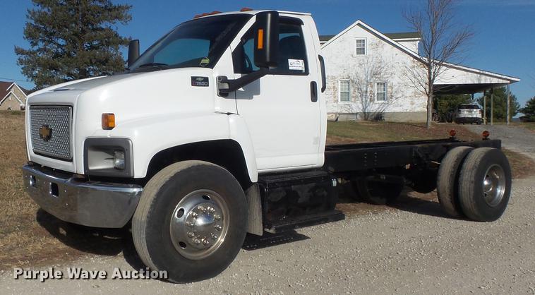 2007 Chevrolet C7500 truck cab and chassis - DB6282