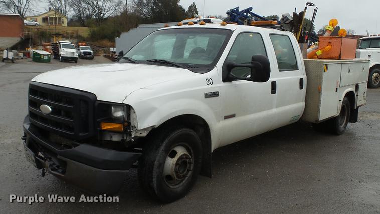 2007 Ford F350 Super Duty Crew Cab utility bed pickup truck - DC5739