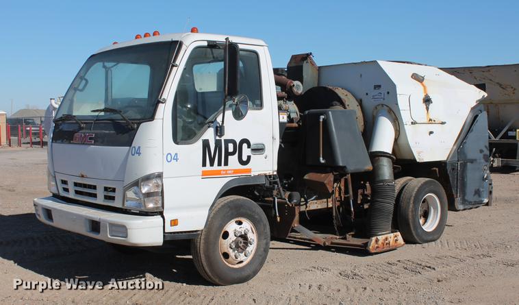 2006 GMC W3500 street sweeper - DB5064