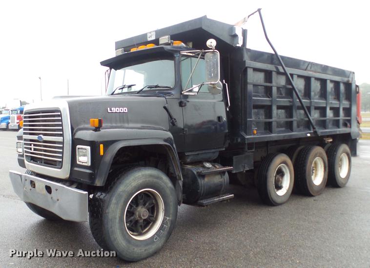 1995 Ford LT9000 dump truck - DC5729