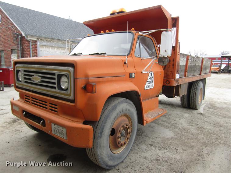 1987 Chevrolet Kodiak flatbed dump truck - DD2992