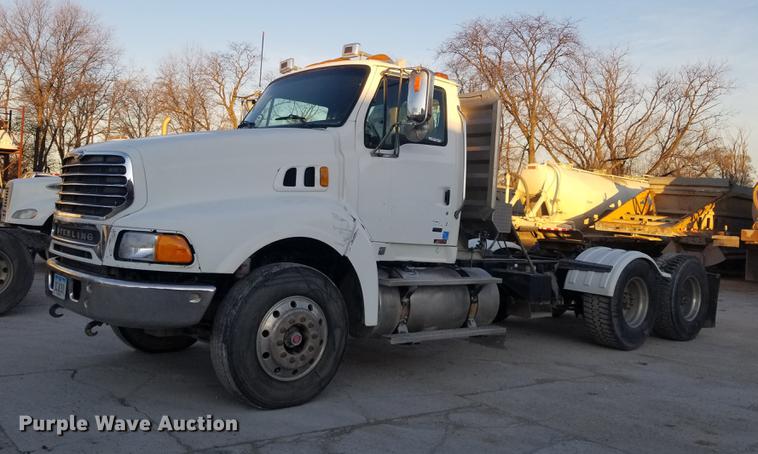2005 Sterling L9500 semi truck - EE9293
