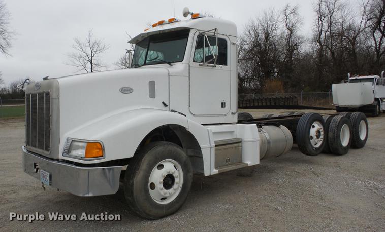 1998 Peterbilt 377 cab and chassis - K6292