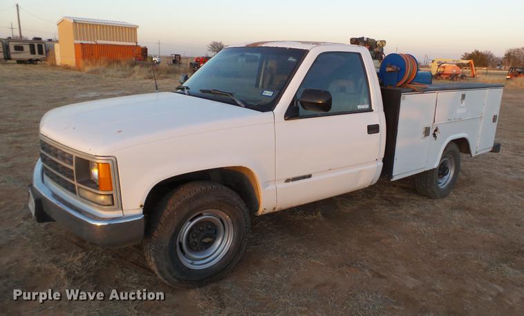 1992 Chevrolet 2500HD utility bed pickup truck - EI9527