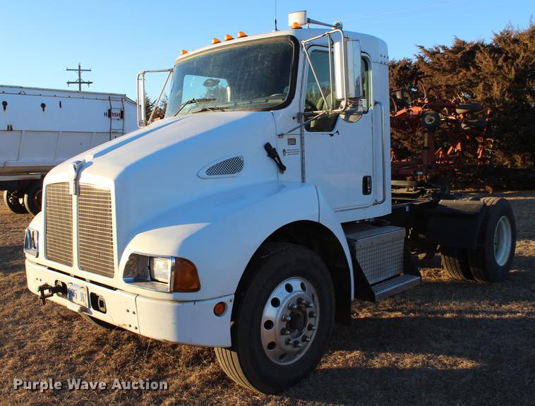 2004 Kenworth T300 semi truck - DC7736