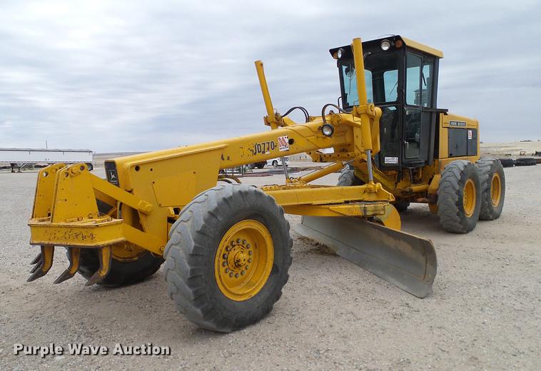 1977 John Deere 770 motor grader - DC8358