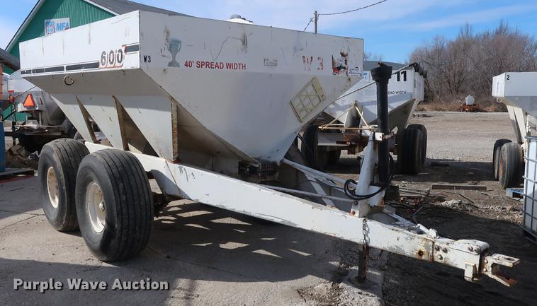 Willmar 600 fertilizer spreader - DD5427
