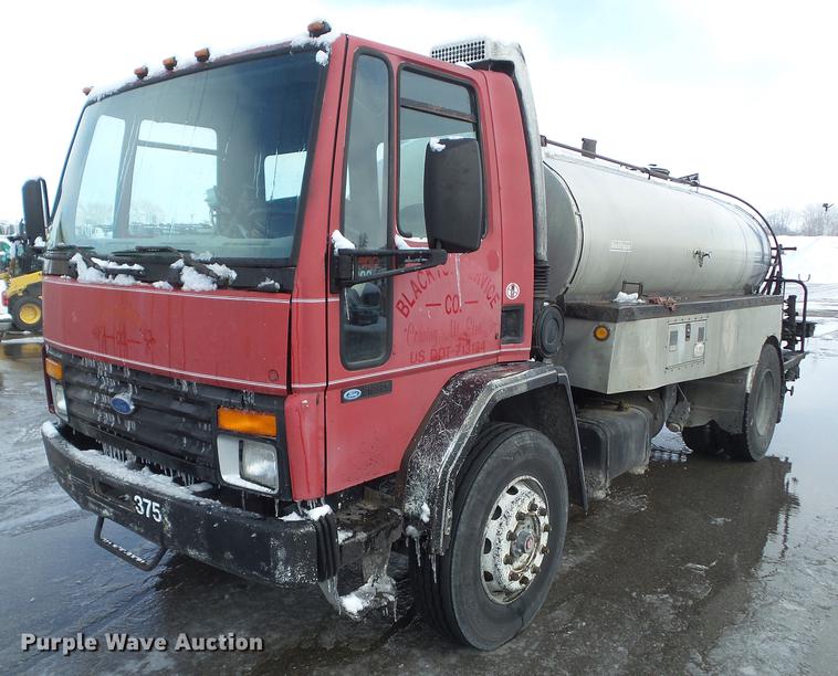 1990 Ford CF7000 oil distributor truck - DZ9268