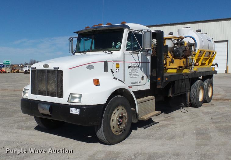1997 Peterbilt 330 flatbed truck with mixing system - DB7199