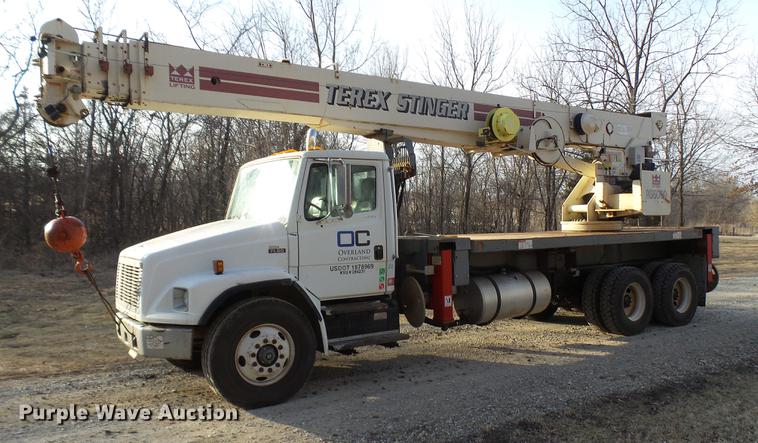 2002 Freightliner FL80 crane truck - DP9583